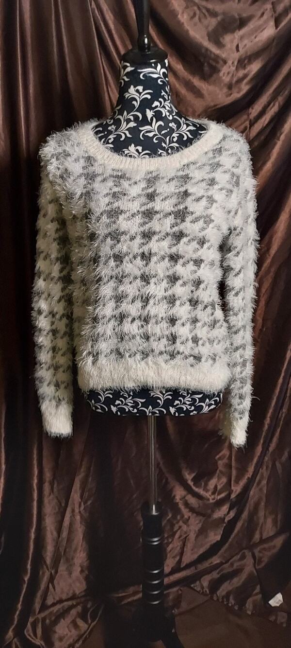 Mudd Soft Fuzzy Sweater with Geometric Pattern Size Small